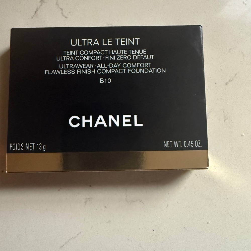 CHANEL -Flawless Finish Compact Foundation B-10